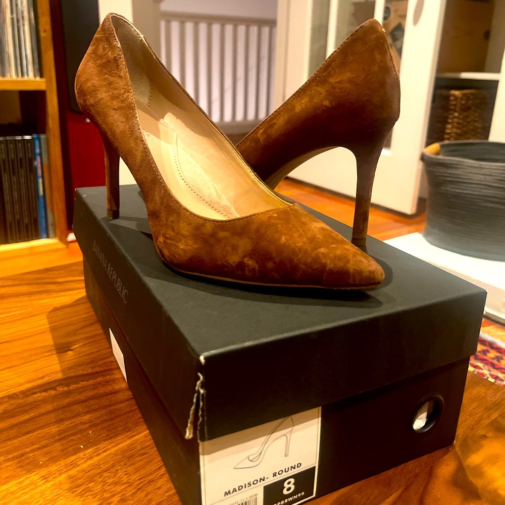 Banana Republic Madison Round brown suede heels